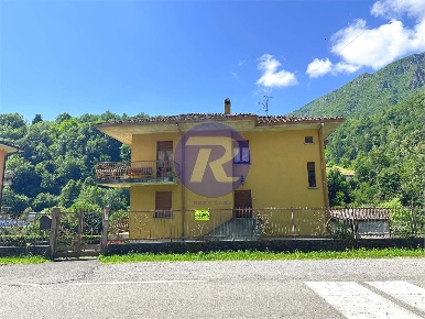 Foto Appartamento in via roncaglia fuori  24, San Giovanni Bianco Centro