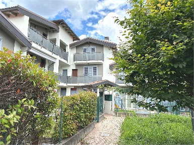 Foto Appartamento in Via Canaletto 15, Tradate Centro di 140 m² in vendita