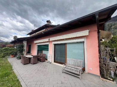 Foto Case indipendenti in Via Caris, Malcesine Centro di 130 m² all'asta