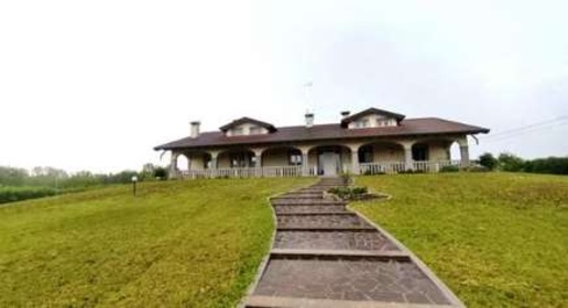 Foto Villa bifamiliare in Località Molino di Sopra, Castions di Strada