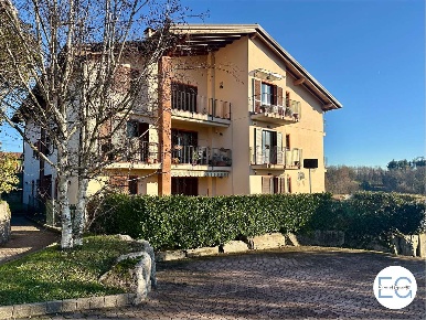 Foto Appartamento in via Rebuschini, Besozzo Centro di 64 m² con 2 locali