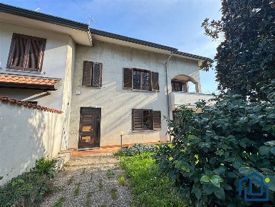 Foto Appartamento in Via Ugo La Malfa 2, Arluno Quartiere Adriano di 200 m²