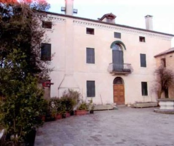 Foto Villa unifamiliare in Via Roma, Arre Centro di 645 m² con 15 locali