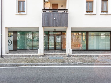 Foto Negozio in Via Zara 1/A, Pordenone Torre di 106 m² con 3 locali