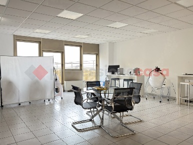 Foto Ufficio in DONAT CATTIN, Arezzo Pescaiola di 122 m² con 1 locali