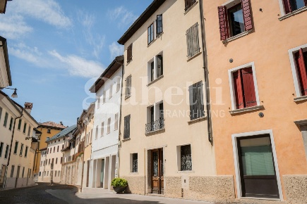 Foto Villa a schiera in Via Giuseppe Garibaldi 68, Belluno Centro di 246 m²