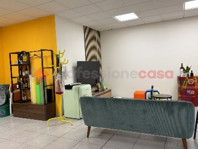 Foto Ufficio in DONAT CATTIN, Arezzo Pescaiola di 128 m² con 1 locali