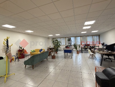 Foto Ufficio in DONAT CATTIN, Arezzo Pescaiola di 192 m² con 1 locali