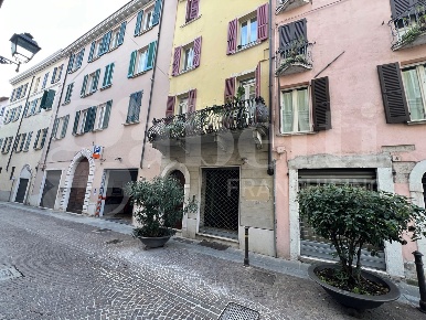 Foto Negozio in Via Carlo Cattaneo 16, Brescia Magenta - Arnaldo di 96 m²