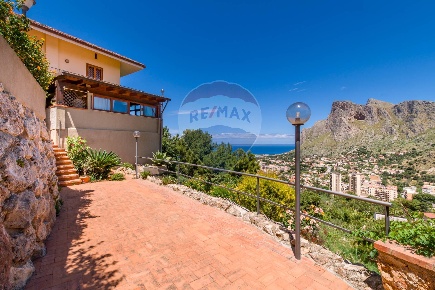 Foto Appartamento in Via Piero della Francesca, Palermo Cardillo di 150 m²