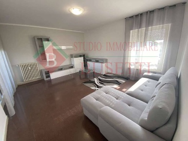 Foto Appartamento in via C. Ferrini, Samarate Centro di 75 m² con 2 locali