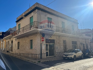 Foto Casa indipendente a Pachino Centro di 240 m² con 7 locali in vendita