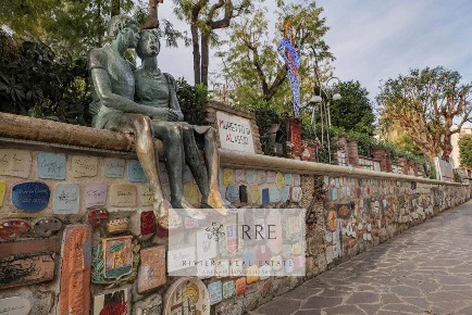 Foto Hotel in centrale, Alassio Centro di 2000 m² in vendita