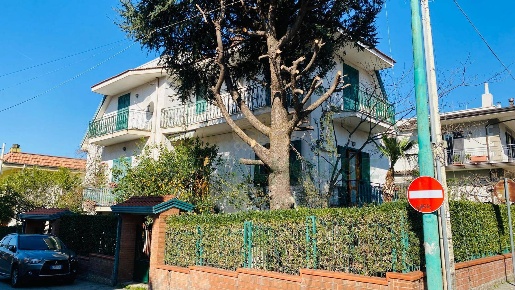Foto Villa singola in sirignano, Sirignano di 220 m² con 5 locali