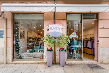 Foto Negozio in Via Francesco Paolo di Blasi, Palermo Libertà - Villabianca