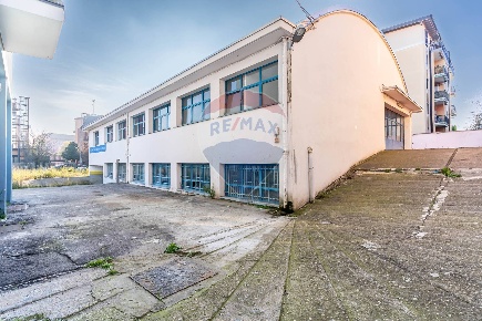 Foto Laboratorio in Via Eugenio Curiel, Rozzano Centro di 1063 m²