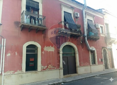 Foto Appartamento in Via Principe Umberto, Vittoria Centro di 149 m²