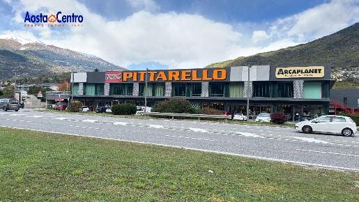 Foto Locale commerciale in Località Grand Chemin, Saint-Christophe