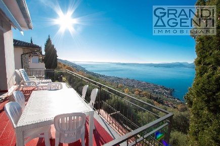 Foto Villa unifamiliare in via san zeno, Torri del Benaco Centro di 200 m²