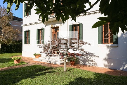 Foto Villa unifamiliare in Via Piave, Treviso Viale Luzzatti di 295 m²