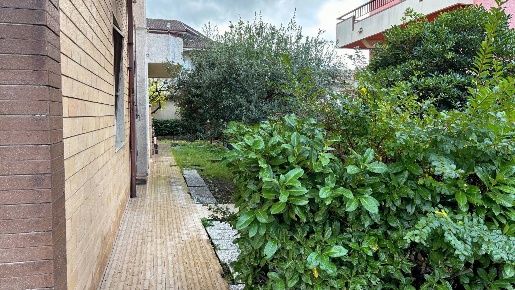 Foto Villa bifamiliare in Viale della Storia, Apice di 465 m² con 18 locali