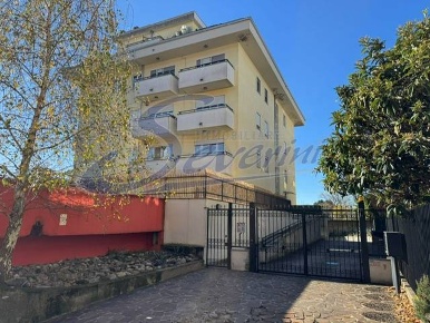 Foto Appartamento in via Muggio, Como di 70 m² con 3 locali in vendita
