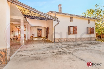 Foto Casa indipendente in Contrada Corneto, Pontecorvo di 177 m² in vendita