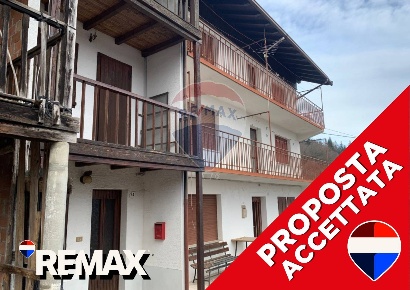 Foto Case semi ndipendenti in Via Pezzè, Lamon Pezzé di 165 m² con 8 locali