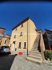 Foto Appartamento in Via della Fonte, Montepulciano di 160 m² con 5 locali