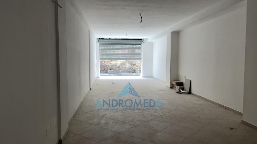 Foto Locale commerciale a Napoli Secondigliano di 100 m² con 1 locali