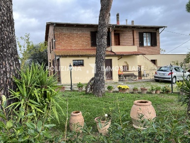 Foto Casale in Via di Montenero, Montepulciano di 109 m² con 7 locali