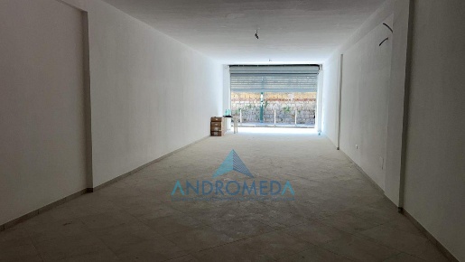 Foto Locale commerciale a Napoli Secondigliano di 220 m² con 2 locali