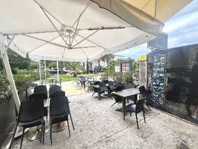 Foto Bar a Massa Marina di Massa Centro di 80 m² con 3 locali in vendita