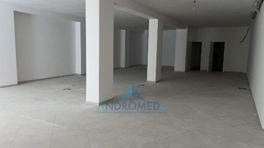 Foto Locale commerciale a Napoli Secondigliano di 280 m² con 2 locali