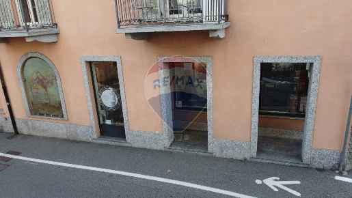 Foto Attività commerciale in PIAZZA SANTI COSMA E DAMIANO, Gazzada Schianno