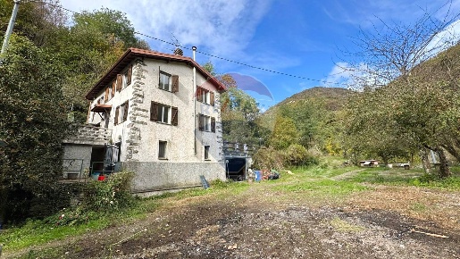 Foto Casa indipendente in Località Rosasco, Neirone di 137 m² con 5 locali