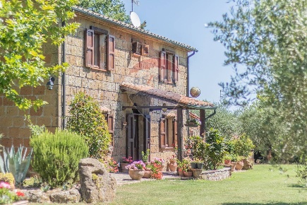 Foto Rustico in San Valentino Puntone, Sorano Centro di 500 m² in vendita