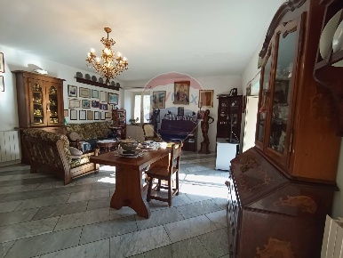 Foto Appartamento a Borgo a Mozzano Centro di 137 m² con 6 locali