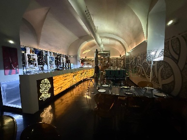 Foto Attività commerciale in piazza mercato, Pomigliano d'Arco Centro