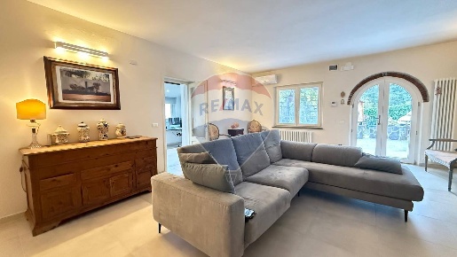 Foto Villa singola in località Piezza, Gallicano di 217 m² con 9 locali