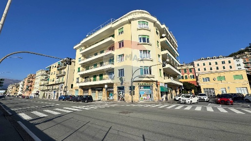 Foto Locale commerciale a Genova Pegli di 60 m² con 2 locali in vendita