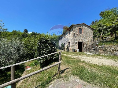 Foto Agriturismo a Pescaglia di 394 m² con 20 locali in vendita