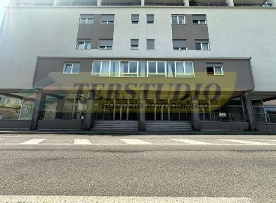 Foto Negozio in Via Ginevrina da Fossano, Cantù Semicentro di 700 m²