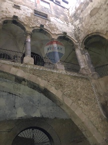 Foto Appartamento in via vespri, Caltagirone Centro di 110 m² con 6 locali