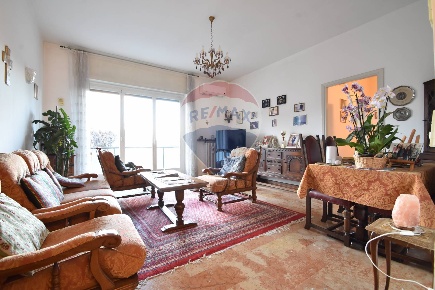 Foto Appartamento in Via Massimo d' Azeglio, Stresa Centro di 115 m²