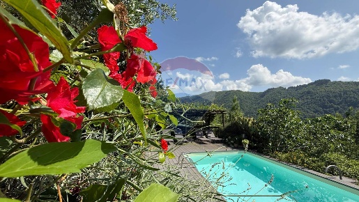 Foto Rustico a Bagni di Lucca di 115 m² con 5 locali in vendita