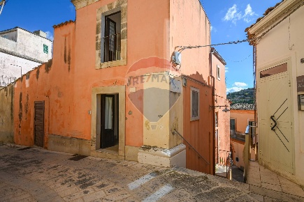 Foto Casa indipendente in Via Porta Modica, Ragusa Ibla di 60 m² in vendita