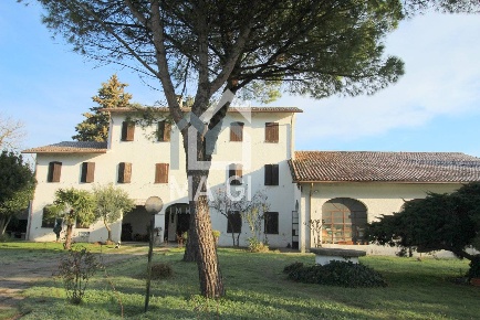 Foto Rustico in via Emilia, Musile di Piave di 480 m² con 10 locali