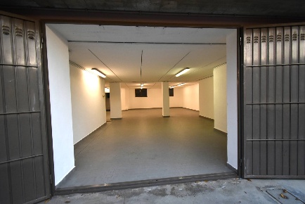 Foto Magazzino in Via Giovanni Falcone, Ornago Centro di 200 m² in affitto