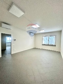 Foto Ufficio in Via Triumplina, Brescia Casazza di 75 m² con 2 locali